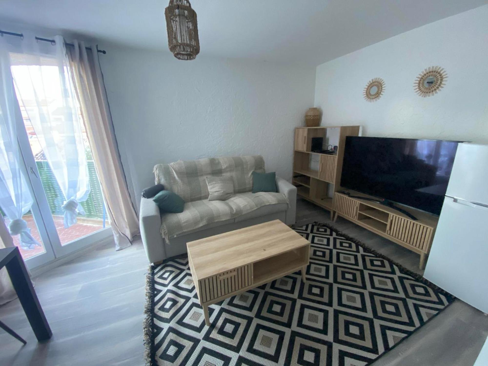 Appartement En Bord De 200m *